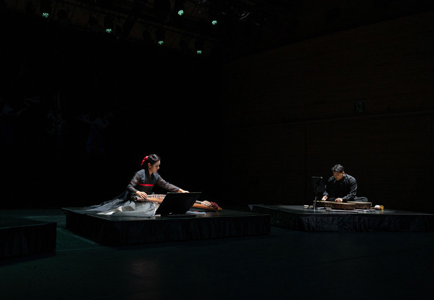 Musiker som spelar. Fotografi.