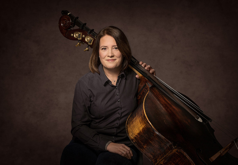 Close-up. Maria looks happy and is smiling. Photography.