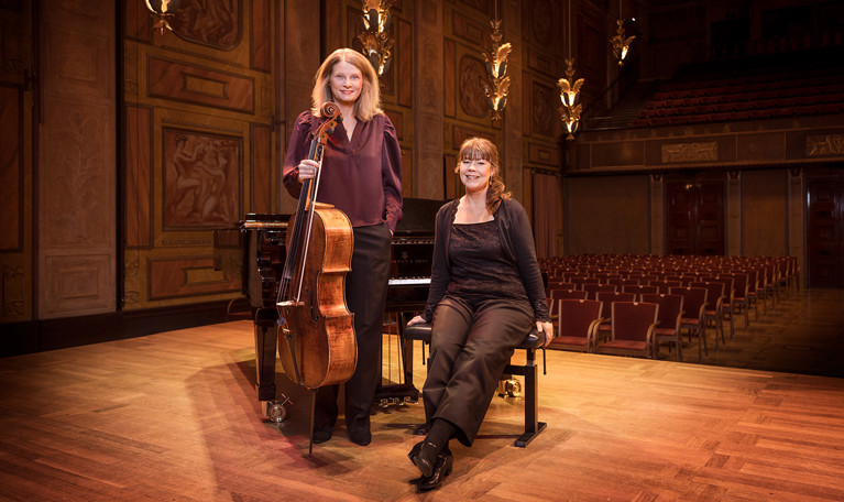 Musiker med instrument. Fotografi