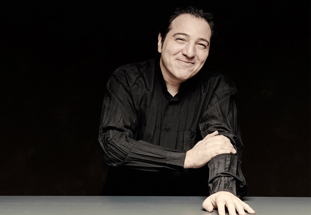 Närbild på man. Fotografi.