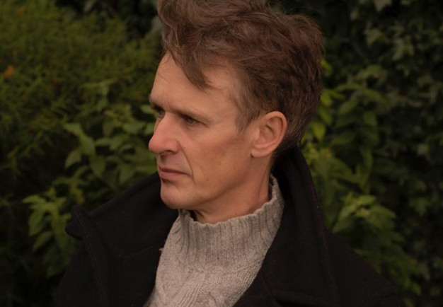 Närbild på man. Fotografi.