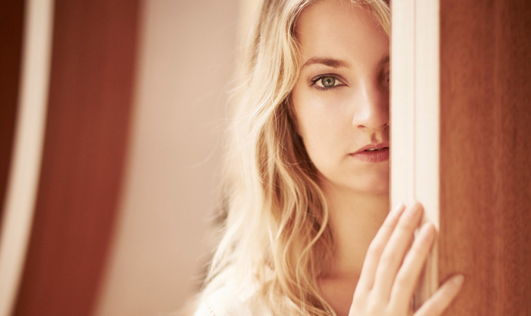 Närbild på kvinna. Fotografi.